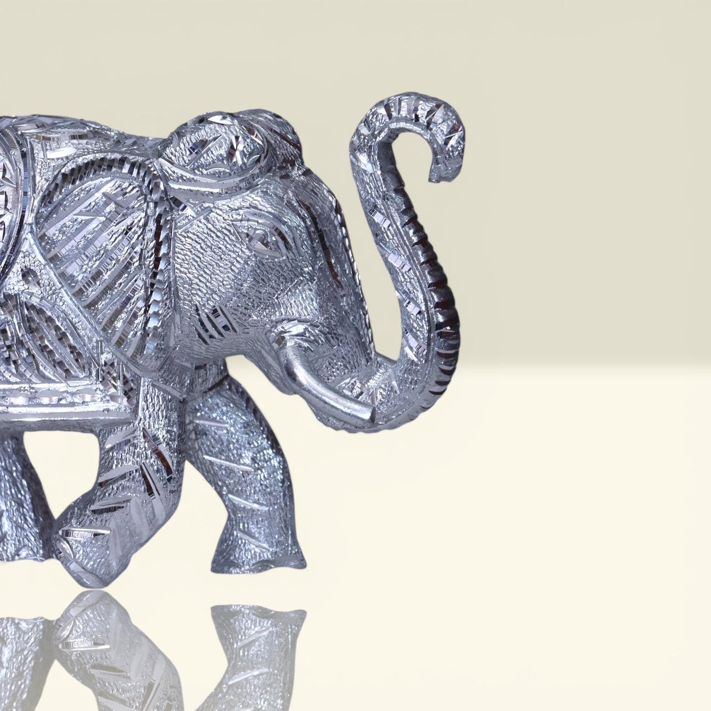 Silver Handcrafted Aluminum Elephant Decor Statue, Vintage Style Luxury Animal Sculpture, Modern Home & Office Table Figurine, Rich Silvera
