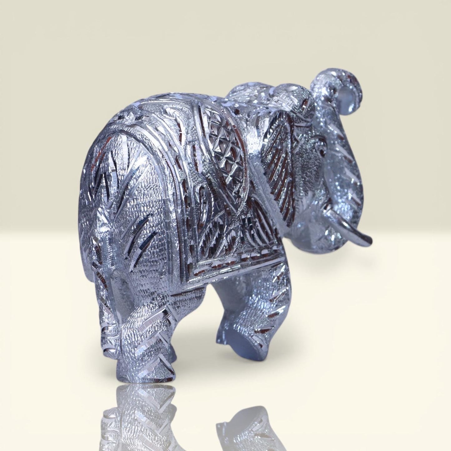 Silver Handcrafted Aluminum Elephant Decor Statue, Vintage Style Luxury Animal Sculpture, Modern Home & Office Table Figurine, Rich Silvera