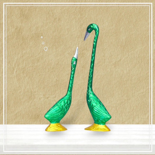 Rich Hand-painted Aluminum Swan Duo Sculpture, Modern Green Gold Bird Figurine, Elegant Swan for Anniversary Gifting, Unique Decorative art