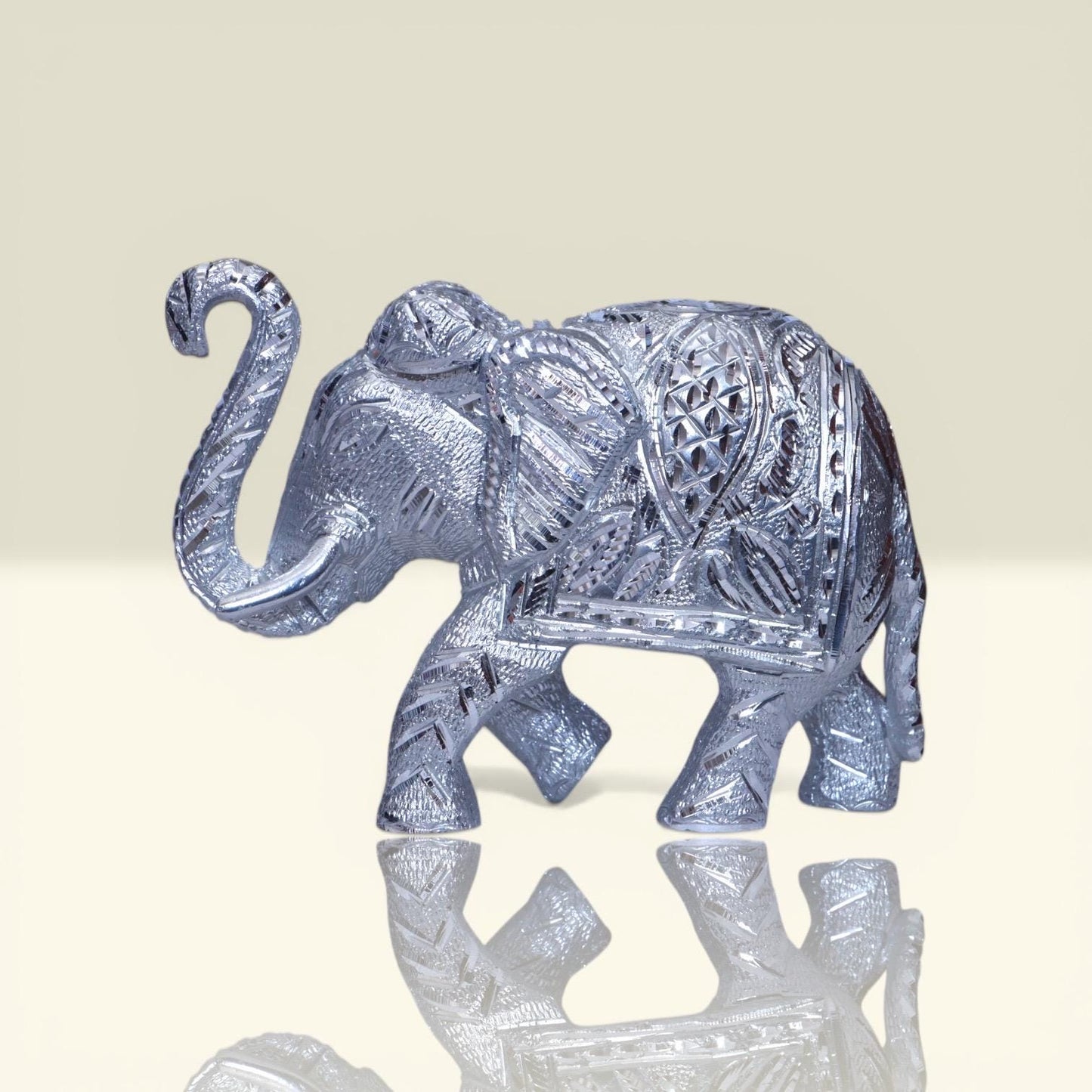 Silver Handcrafted Aluminum Elephant Decor Statue, Vintage Style Luxury Animal Sculpture, Modern Home & Office Table Figurine, Rich Silvera