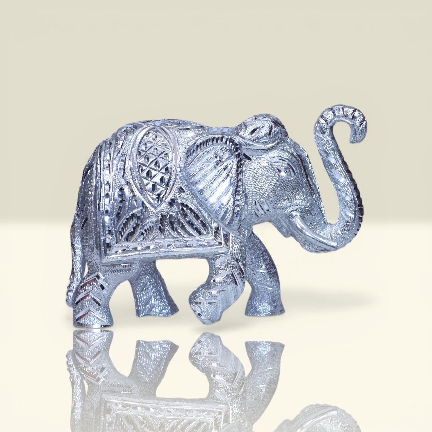 Silver Handcrafted Aluminum Elephant Decor Statue, Vintage Style Luxury Animal Sculpture, Modern Home & Office Table Figurine, Rich Silvera