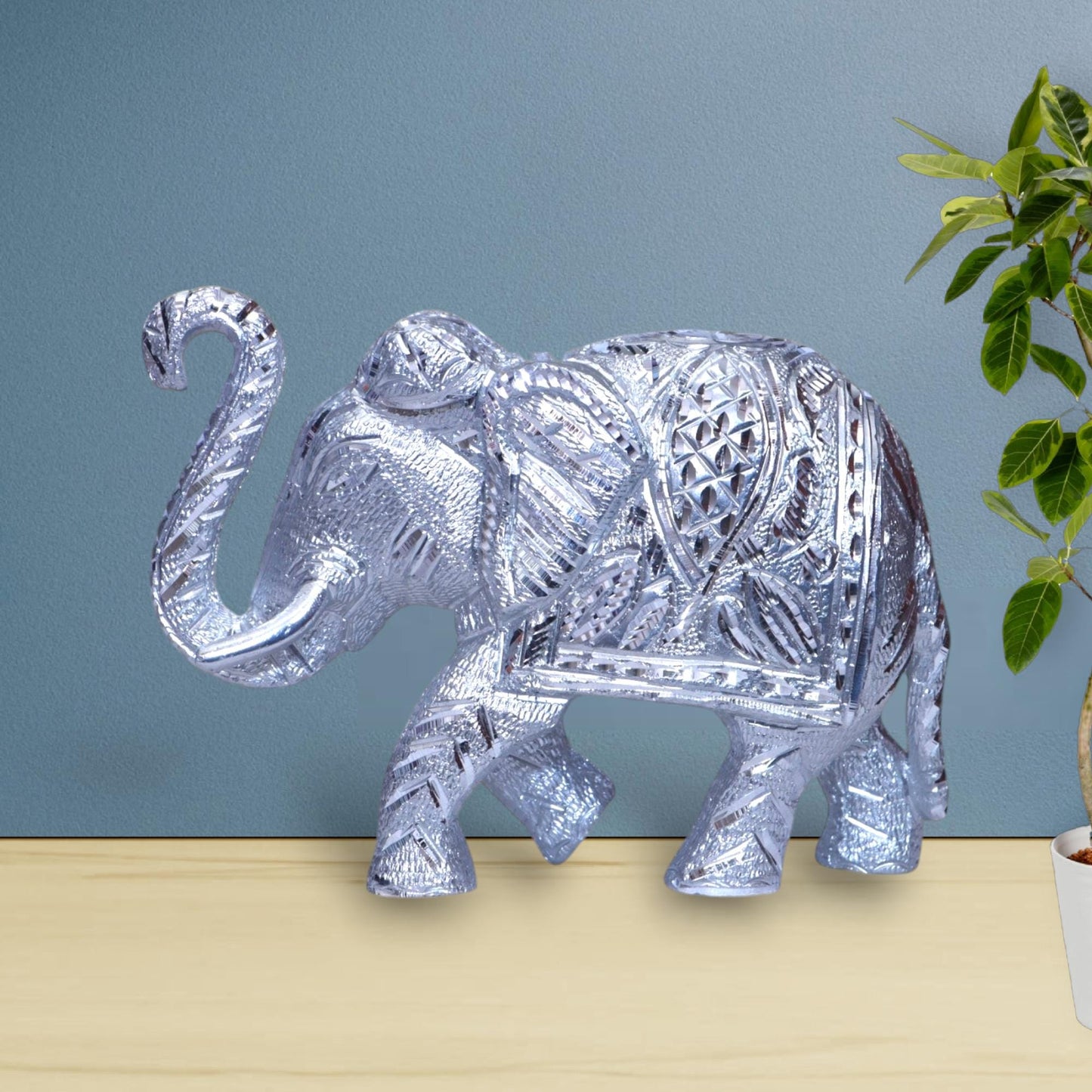 Silver Handcrafted Aluminum Elephant Decor Statue, Vintage Style Luxury Animal Sculpture, Modern Home & Office Table Figurine, Rich Silvera